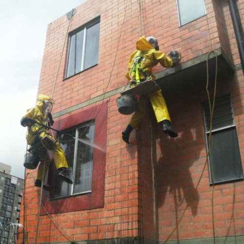 Limpieza de fachadas de edificios en Las Condes