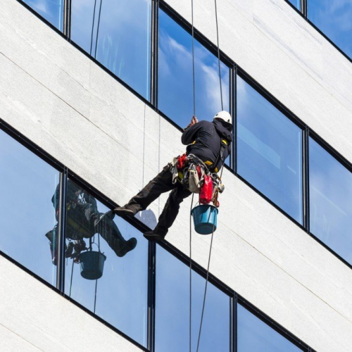 Limpieza de vidrios de edificios en Vitacura